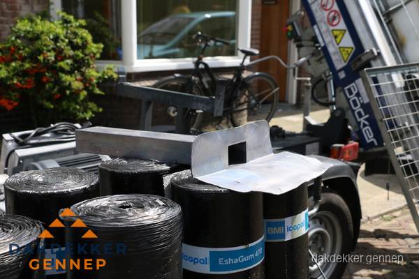 Dakbedekkingsmateriaal en dakgoot onderdelen in Gennep