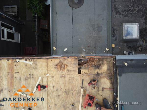 Dakschade en renovatie plat dak vanuit de lucht in Gennep