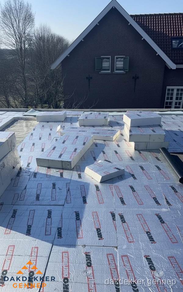 IKO PIR isolatieplaten op plat dak in Gennep IKO PIR isolatieplaten op plat dak in Gennep