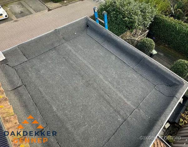 Gerenoveerd plat dak met nieuwe bitumen dakbedekking in Gennep Gerenoveerd plat dak met nieuwe bitumen dakbedekking in Gennep