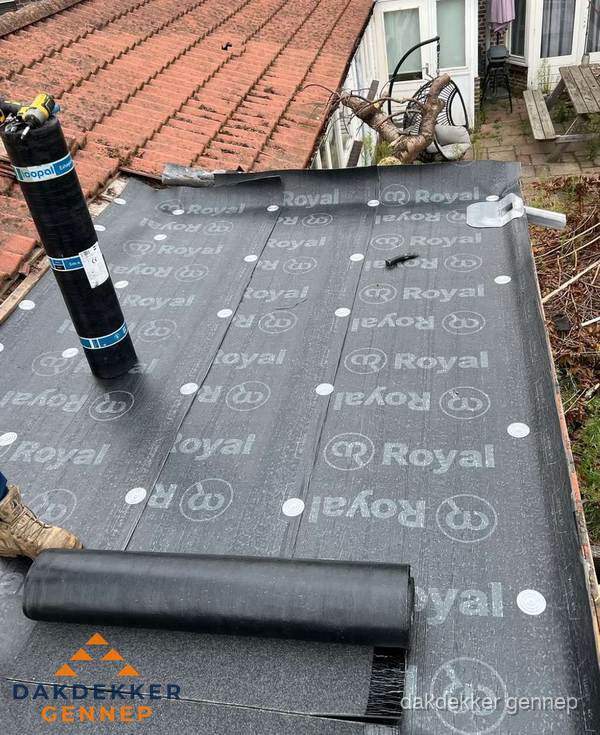 Bitumen dakbedekking leggen op plat dak aanbouw in Gennep Bitumen dakbedekking leggen op plat dak aanbouw in Gennep