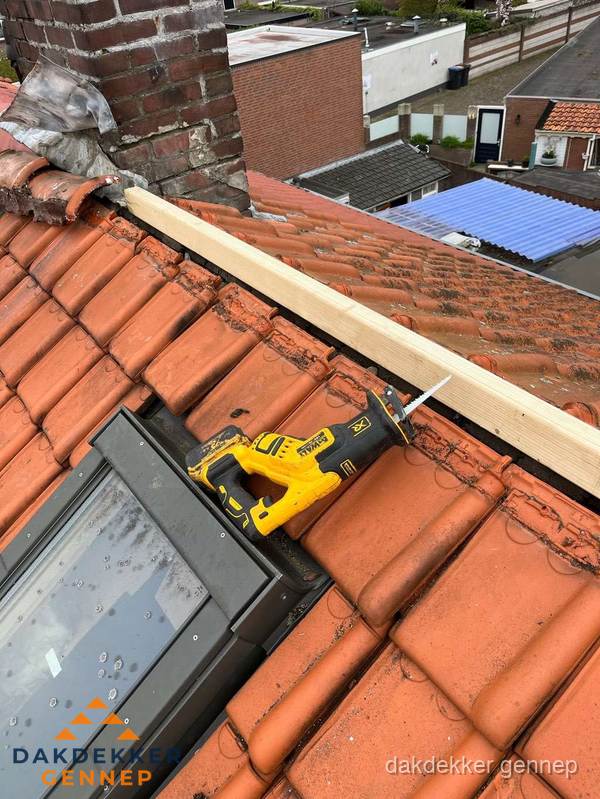 Kosten dak vervangen: werkzaamheden aan pannendak in Gennep Kosten dak vervangen: werkzaamheden aan pannendak in Gennep