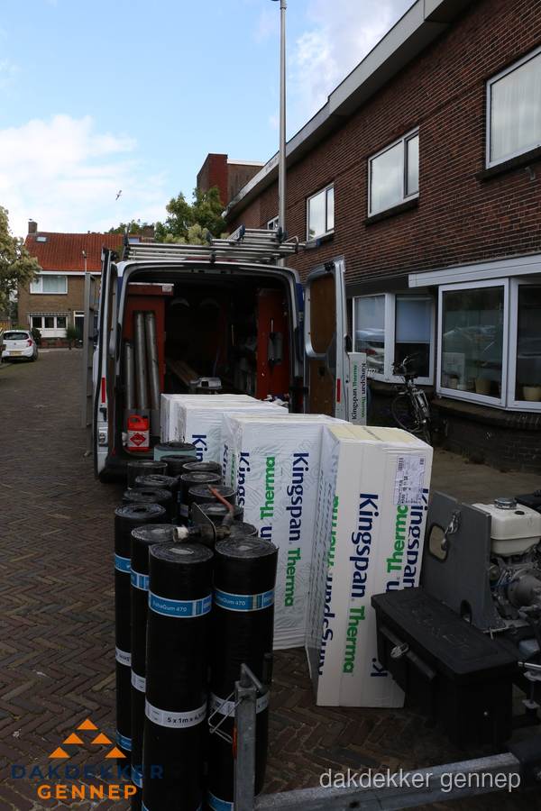 Levering van Kingspan isolatieplaten en bitumenrollen voor dakproject in Gennep Levering van Kingspan isolatieplaten en bitumenrollen voor dakproject in Gennep